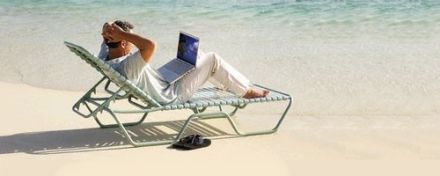 Auto-bronzants, poudres bronzantes... Les hommes aussi ont le droit d’avoir bonne mine !